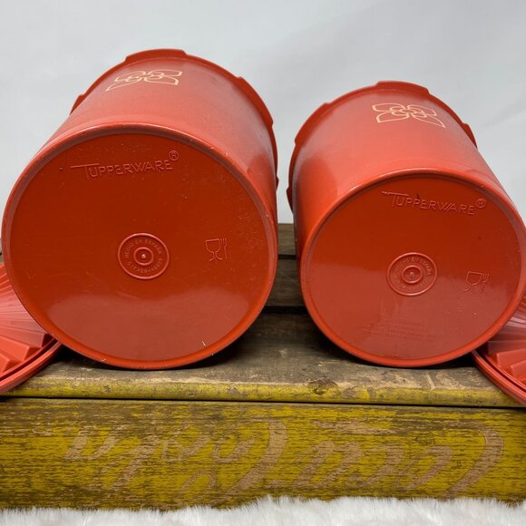 Vintage Tupperware Red Orange Storage Containers Starburst Lids Set Of 2 Nesting - Picture 6 of 13